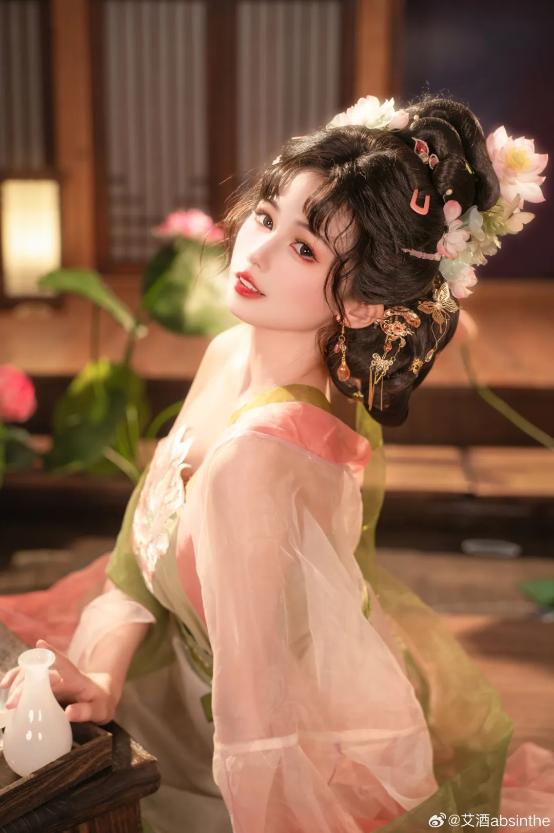 640-40.jpeg 汉服写真 | 荷叶罗裙一色裁,芙蓉向脸两边开