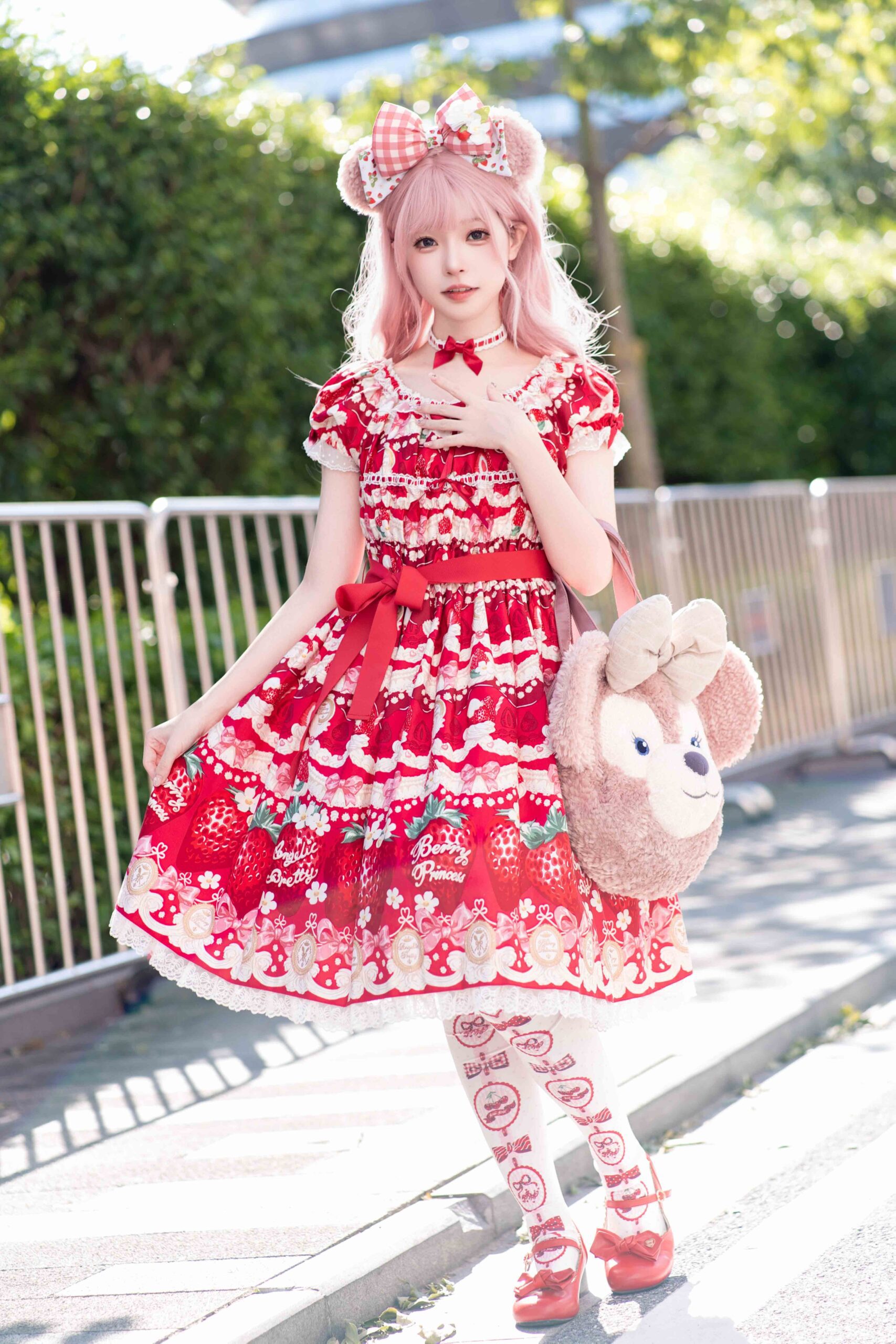 咬一口甜甜的草莓裙，甜蜜暴击-远影归灯