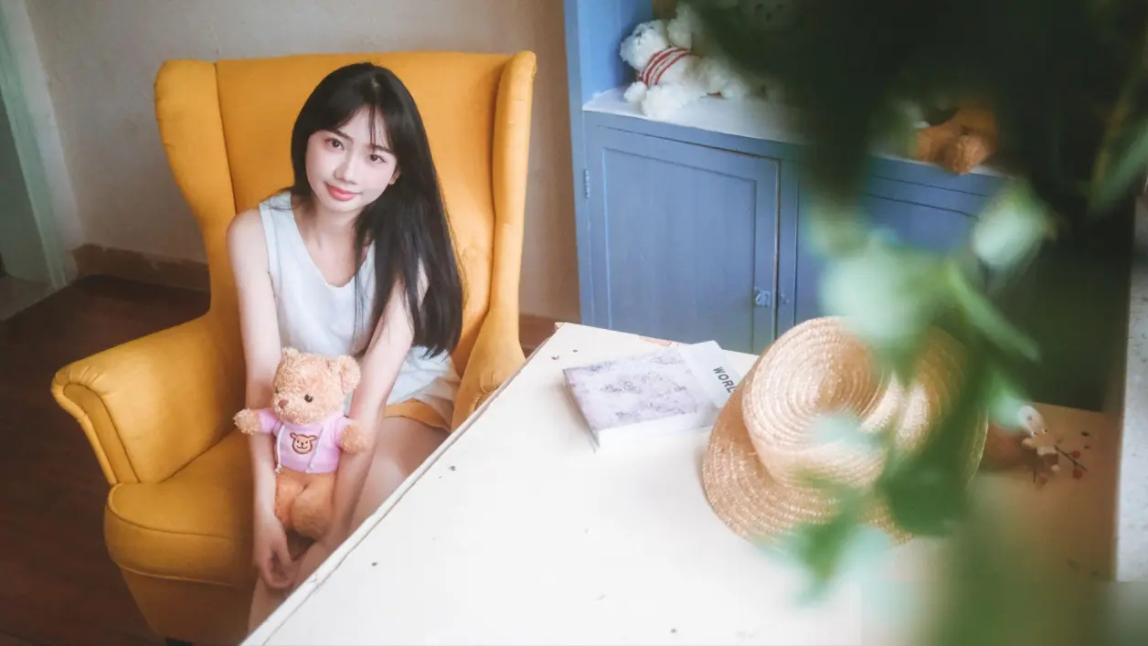 在匆忙的世界中，我们总是步履匆匆，仿佛被一股无形的力量推着向前。