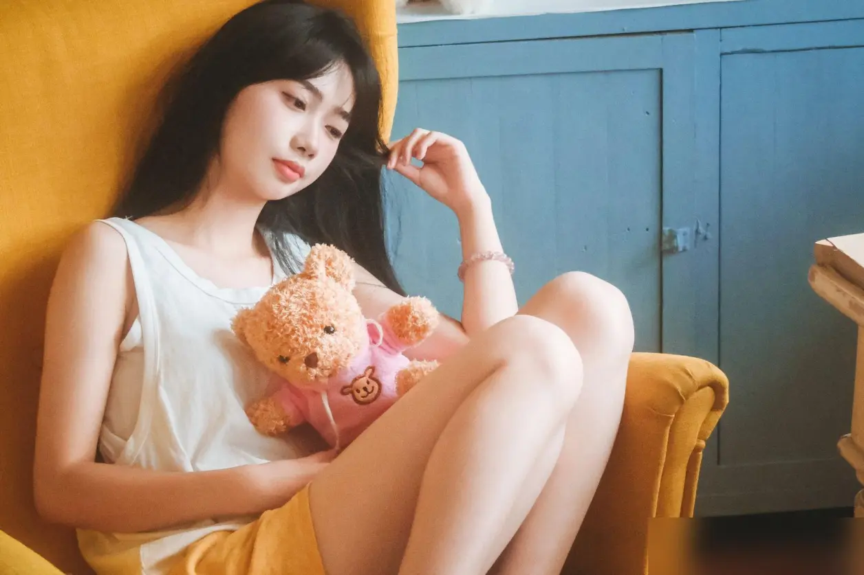 在匆忙的世界中，我们总是步履匆匆，仿佛被一股无形的力量推着向前。