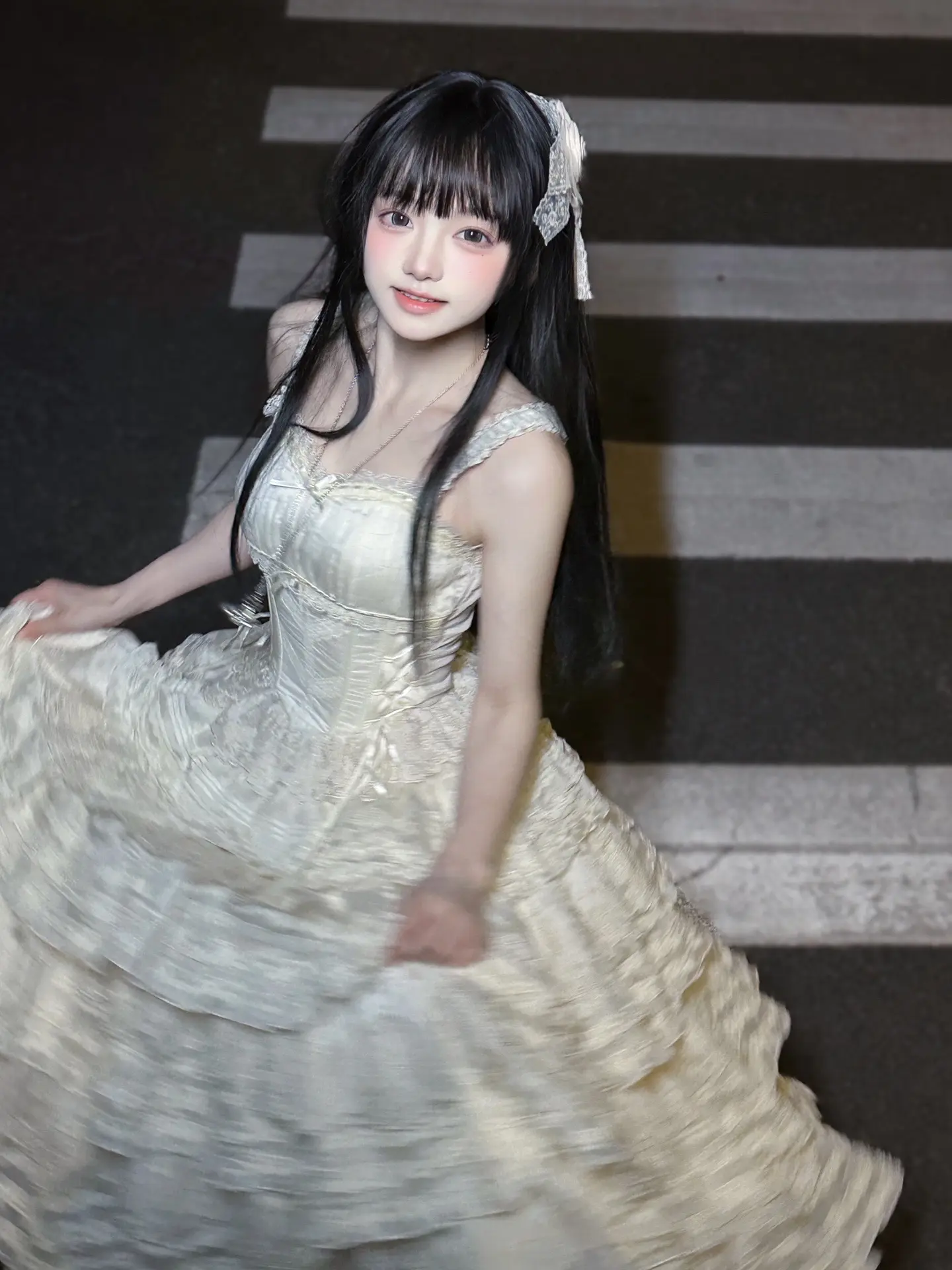 你站在原地，自认为能回到过去。可世界上有成千上万种爱，却没有一种爱可以重来