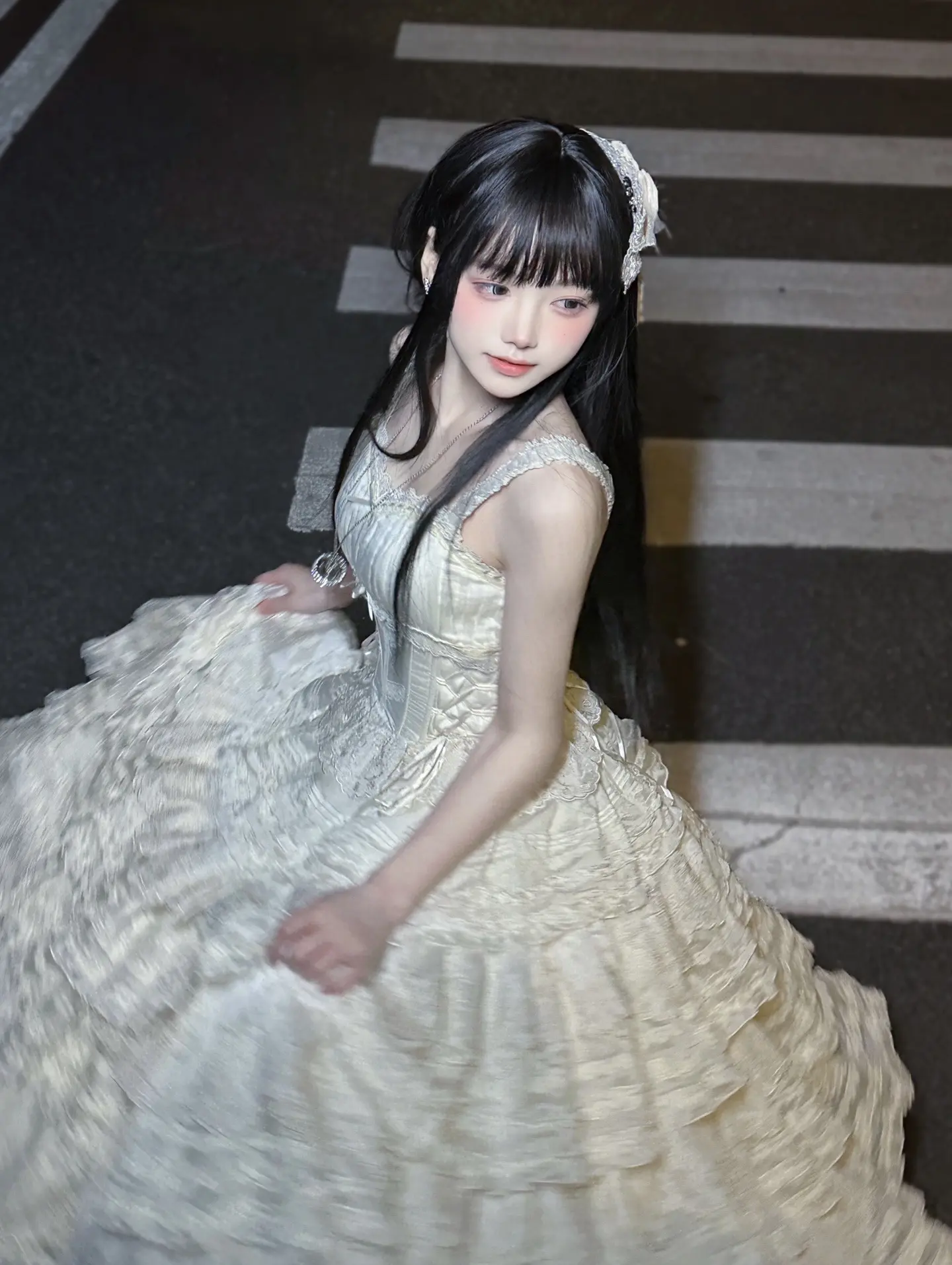 你站在原地，自认为能回到过去。可世界上有成千上万种爱，却没有一种爱可以重来