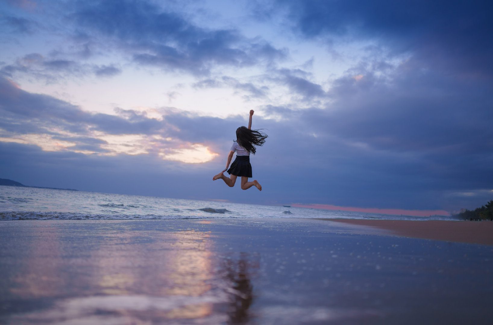 希望今年还有机会去三亚看看海，看看海边的日落