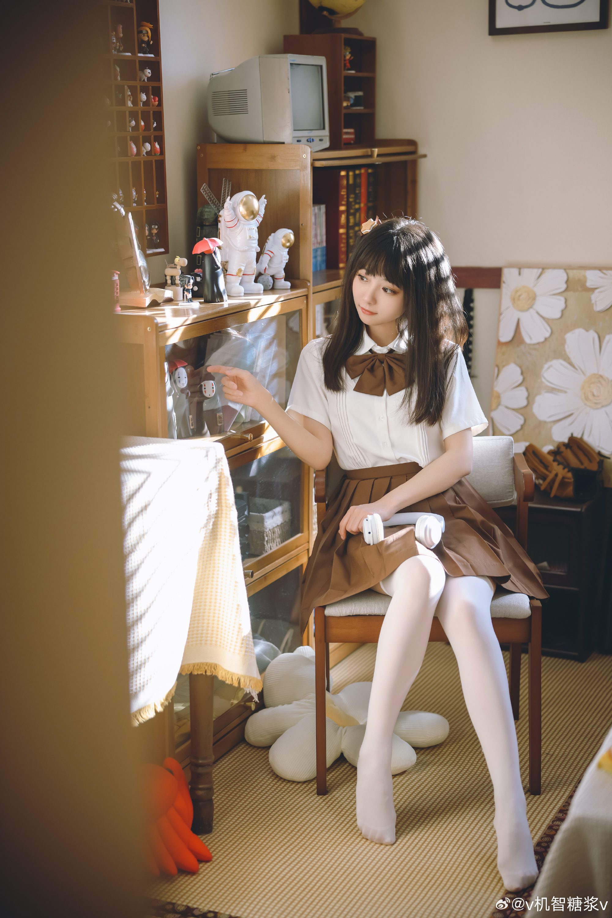 做自已的光，不需要太亮，足以挨过寒冬和黑夜就好