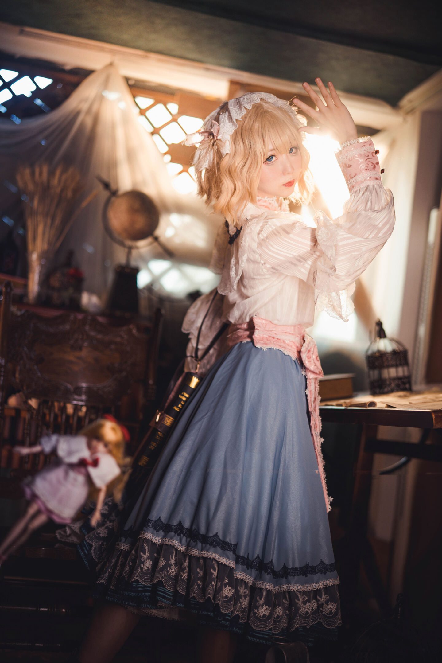 爱丽丝cosplay:东方Project的梦幻演绎-远影归灯