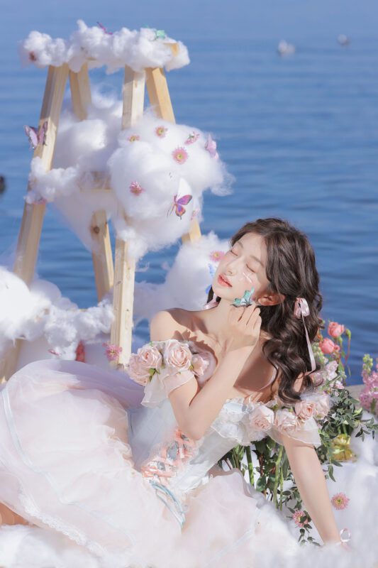 云端梦影：少女梨涡里的唯美写真盛宴-远影归灯