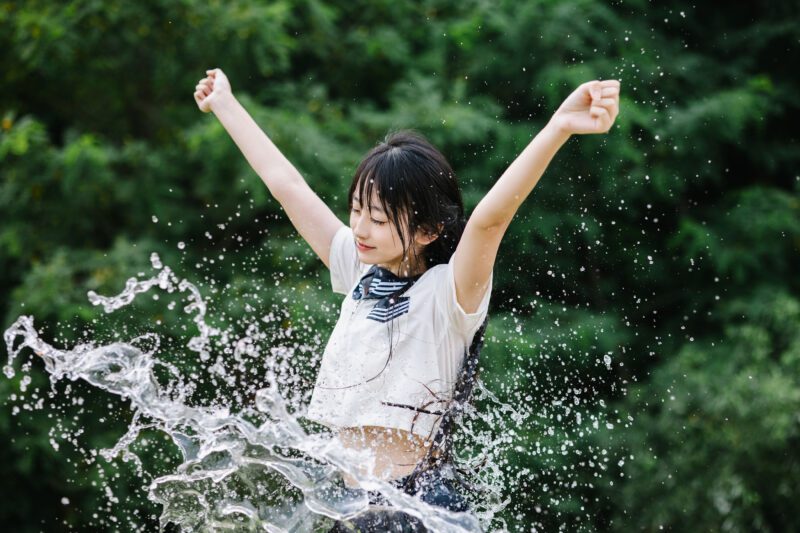 JK水少女：捏捏新酱的甜美冒险-远影归灯