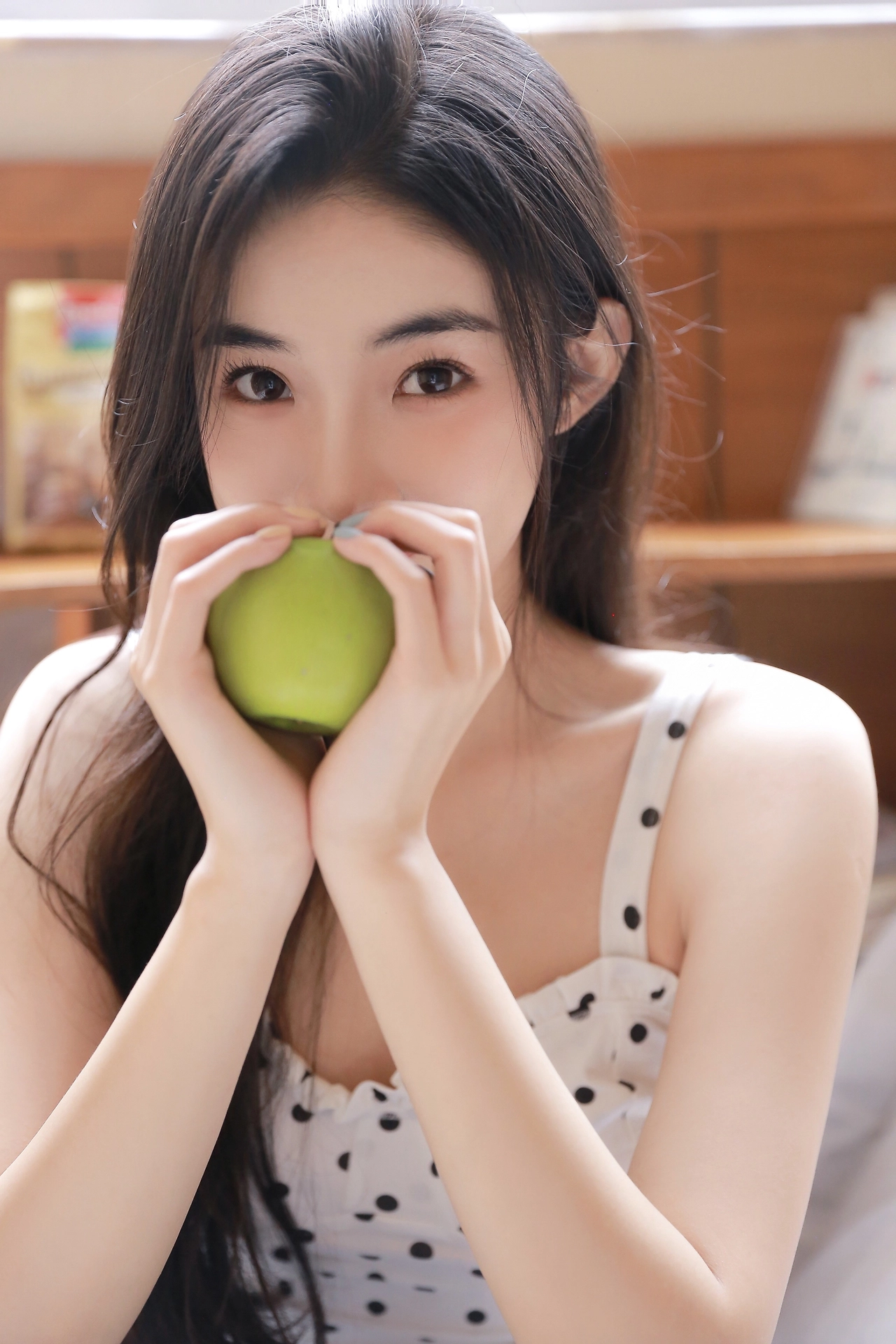 01ef986097dd5911013e3b7ddb63f9.jpg 没人能拒绝初恋脸的美少女吧?!清纯感拉满!