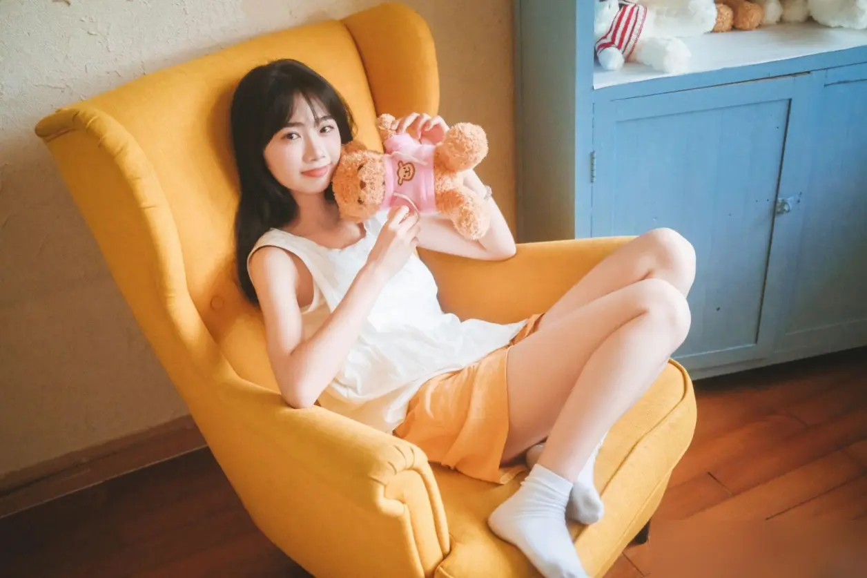 在匆忙的世界中，我们总是步履匆匆，仿佛被一股无形的力量推着向前。