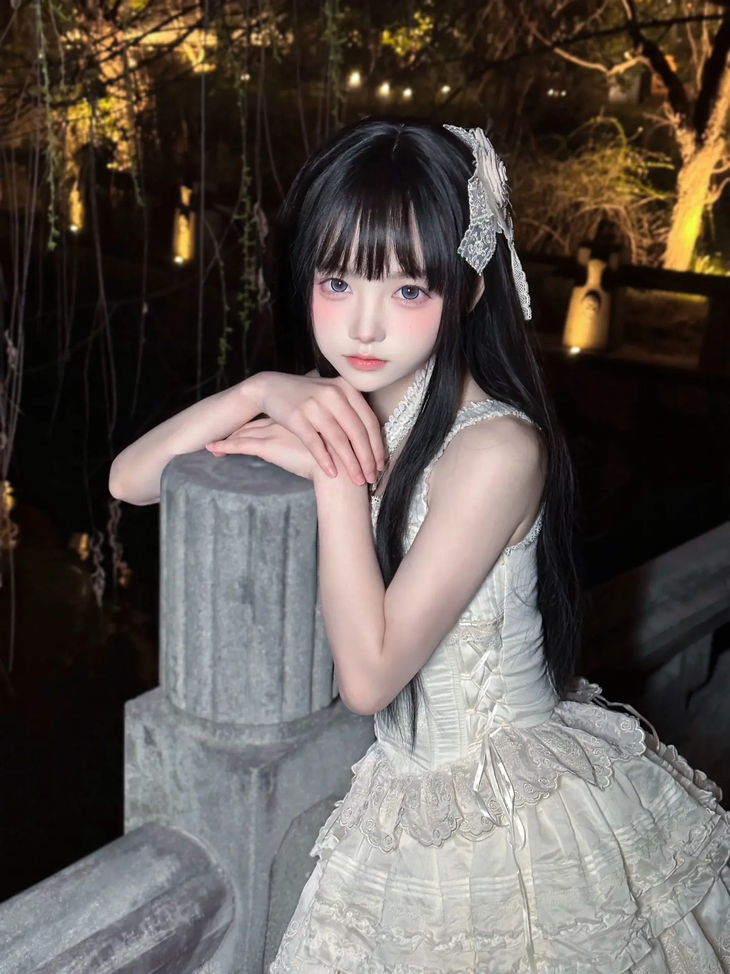 你站在原地，自认为能回到过去。可世界上有成千上万种爱，却没有一种爱可以重来