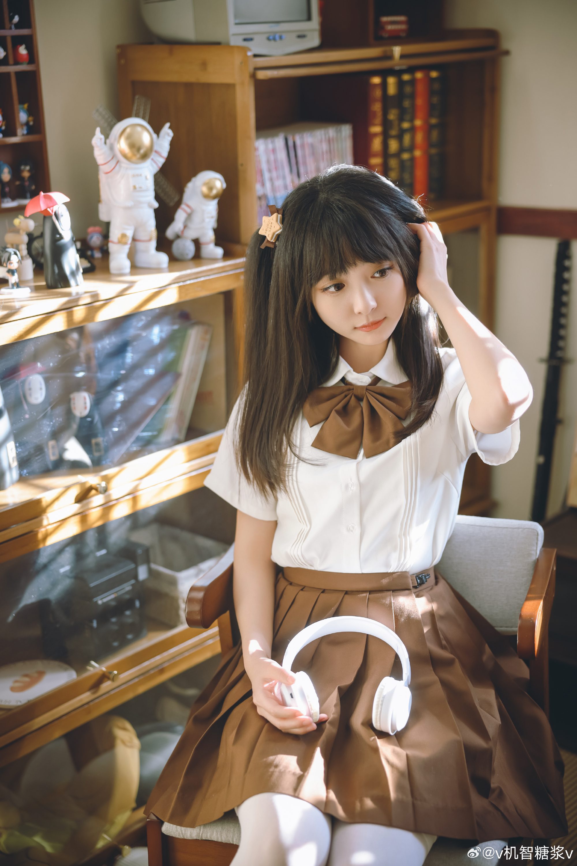 做自已的光，不需要太亮，足以挨过寒冬和黑夜就好