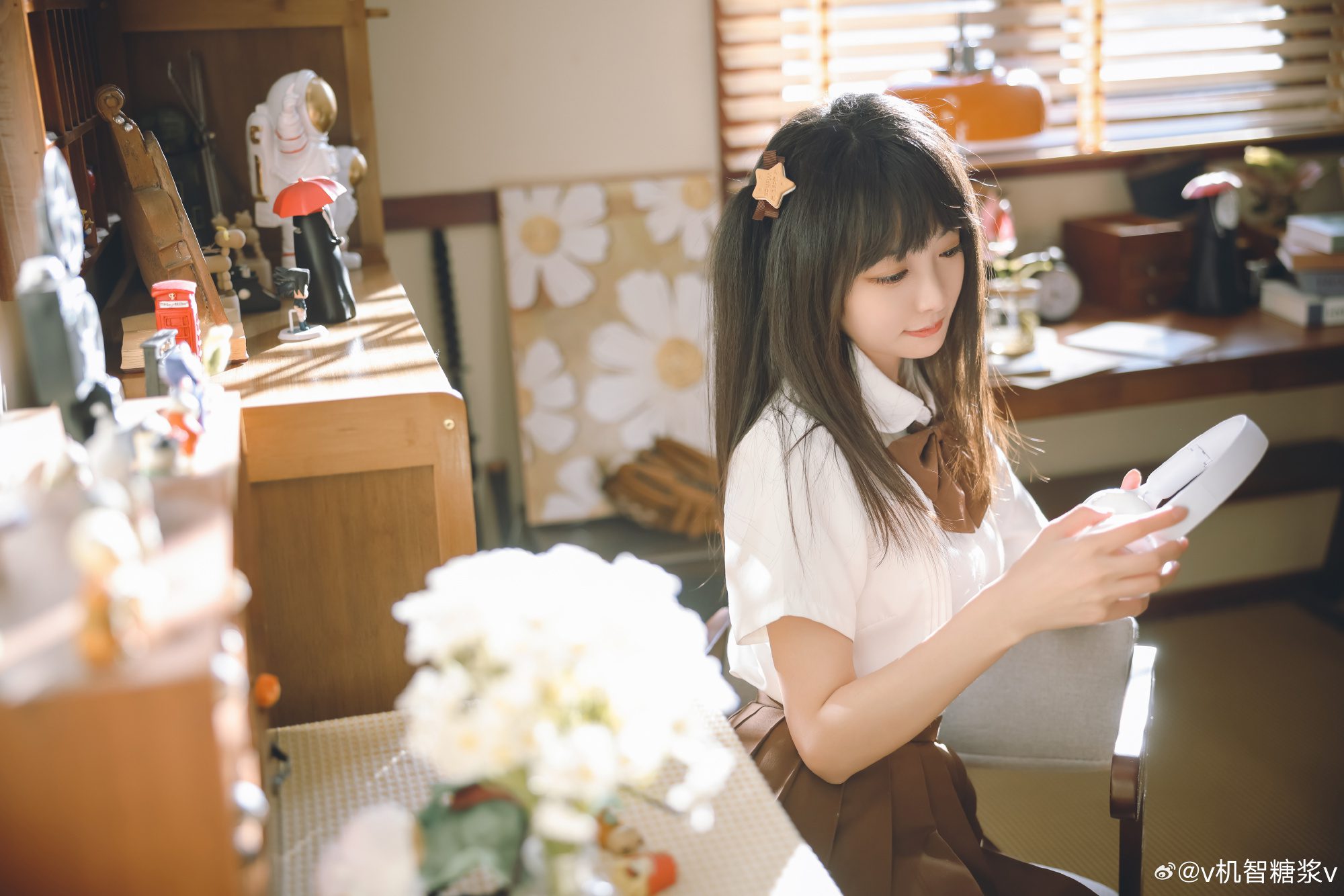 做自已的光，不需要太亮，足以挨过寒冬和黑夜就好