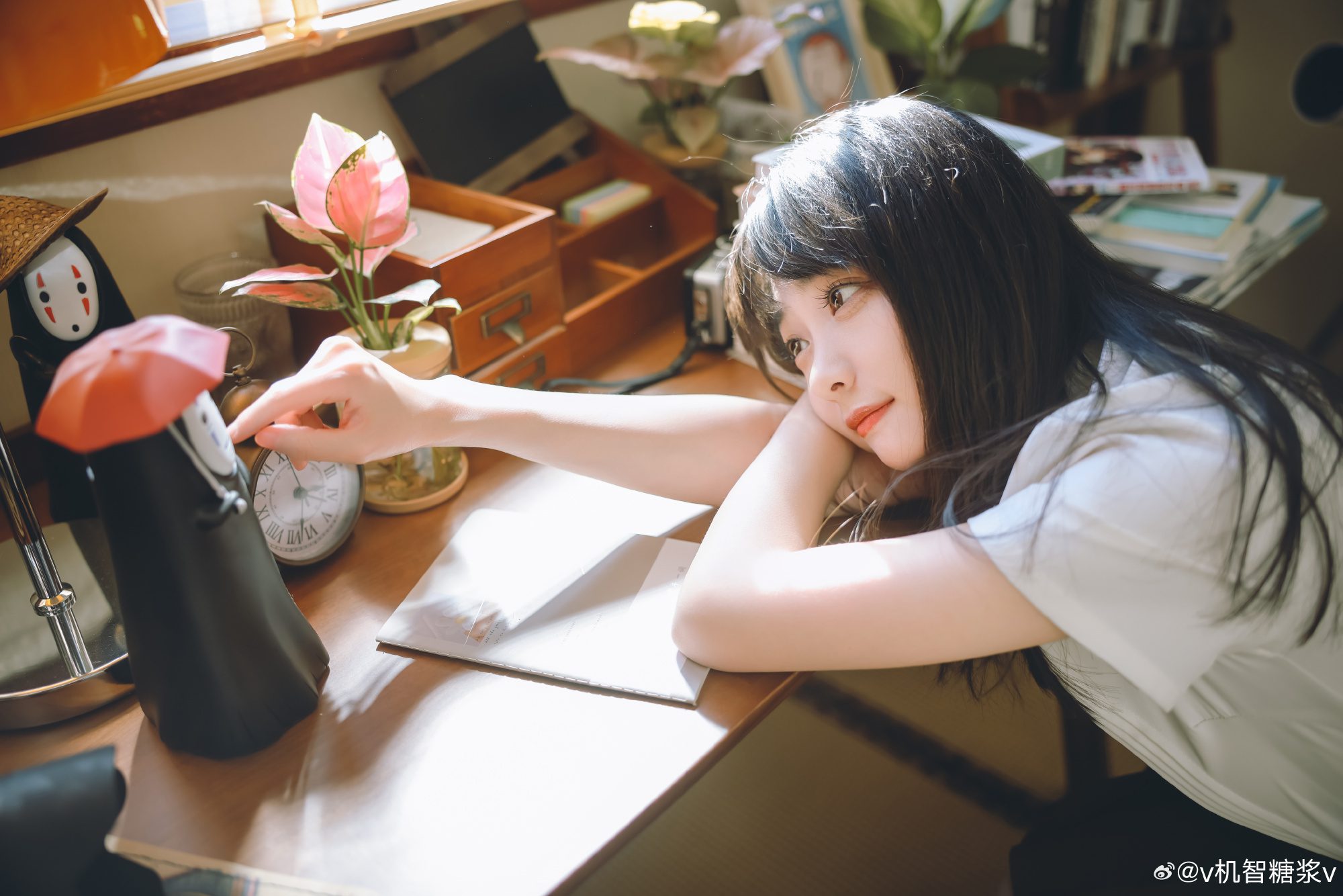 做自已的光，不需要太亮，足以挨过寒冬和黑夜就好