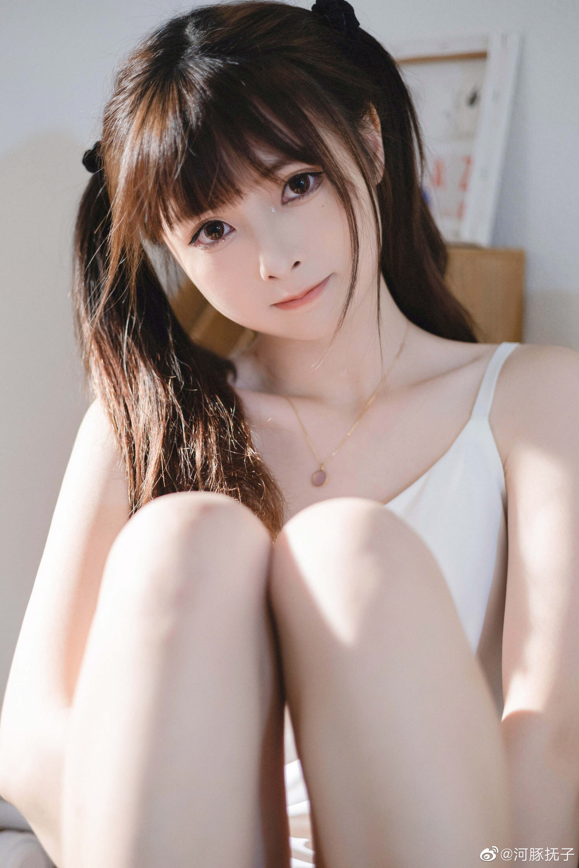 2023062806135265.jpg 少女的温柔都藏在朦胧的闺房