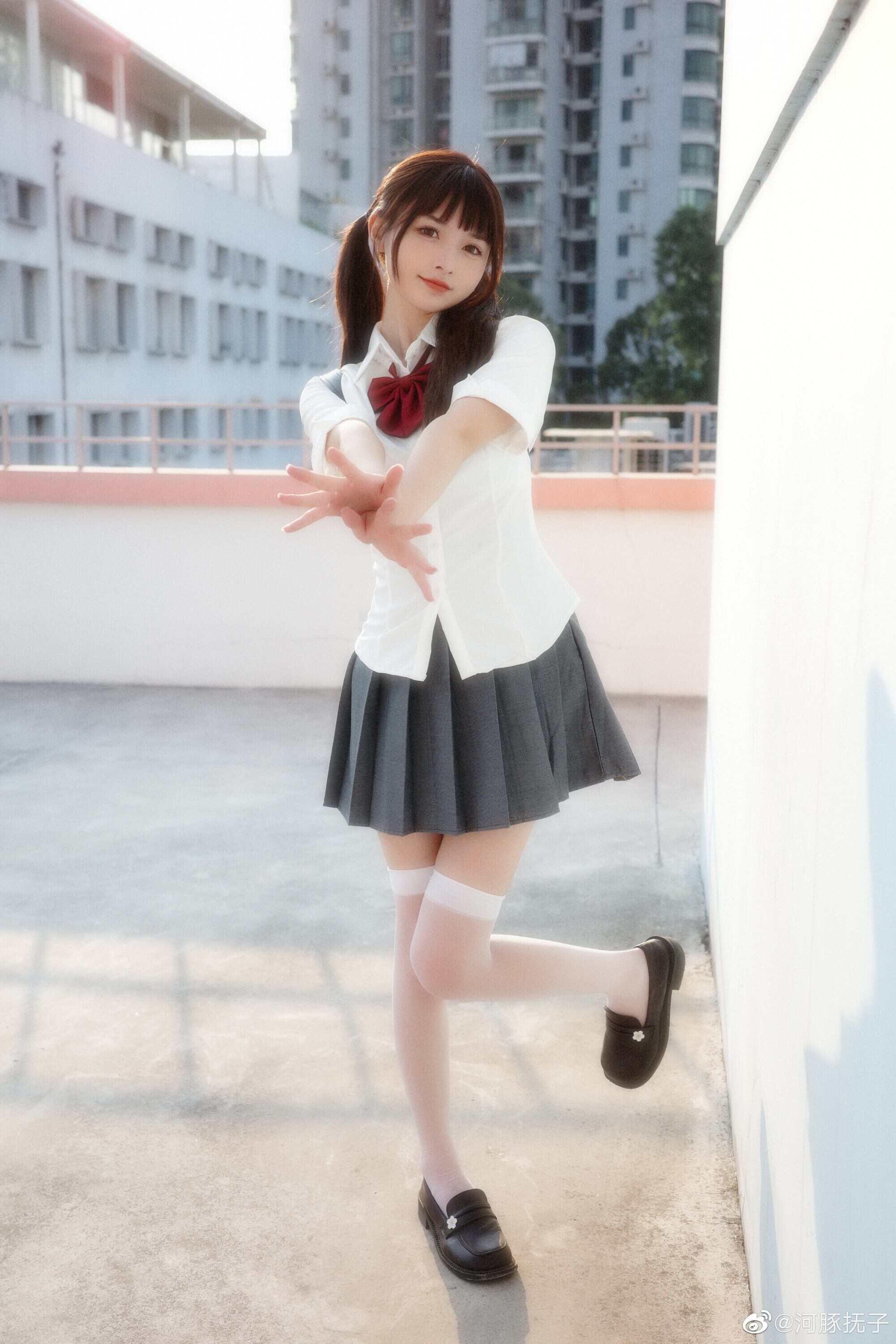 我在人间贩卖浪漫❤️如果快乐太难，那我祝你平安