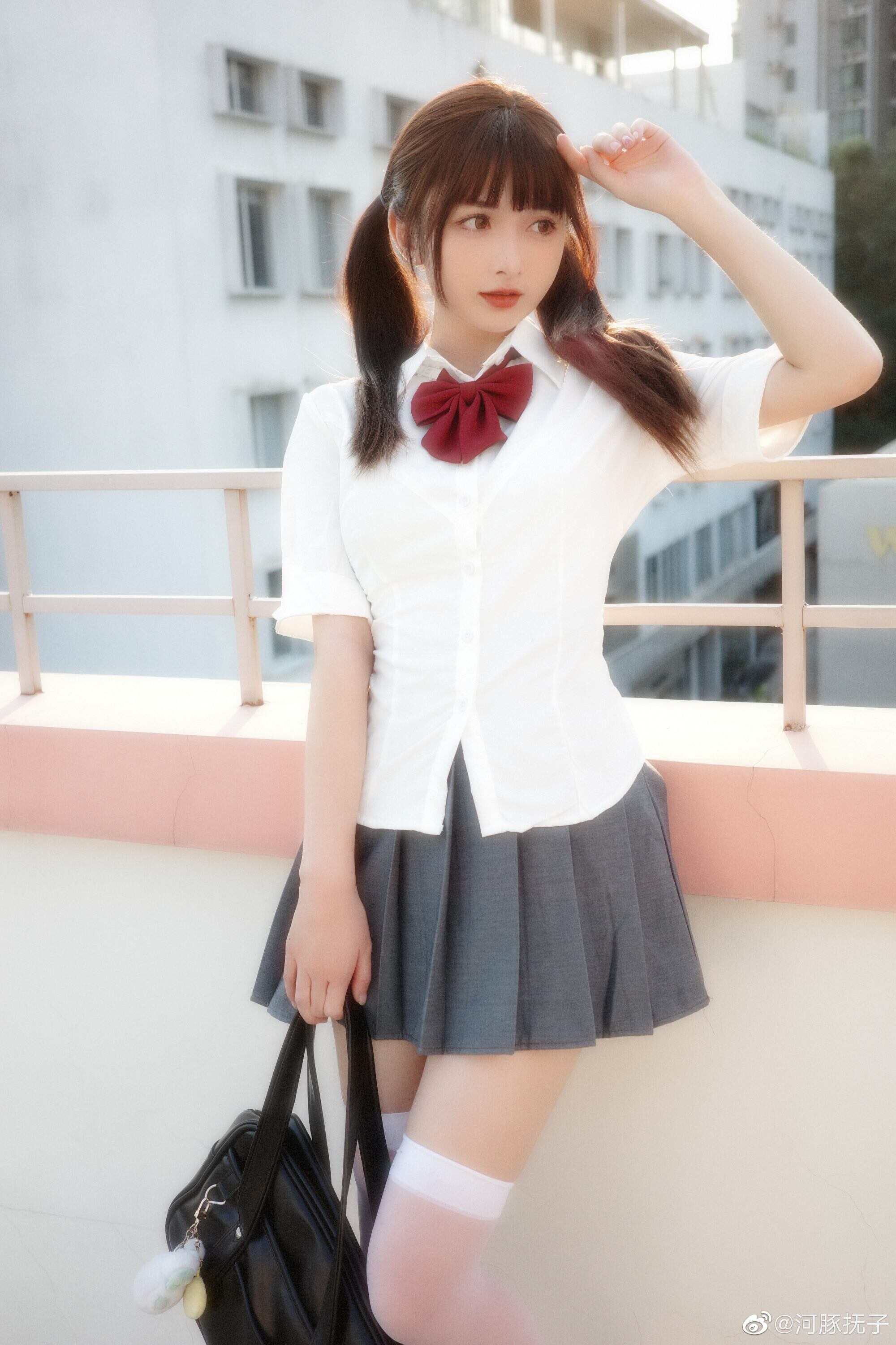 我在人间贩卖浪漫❤️如果快乐太难，那我祝你平安