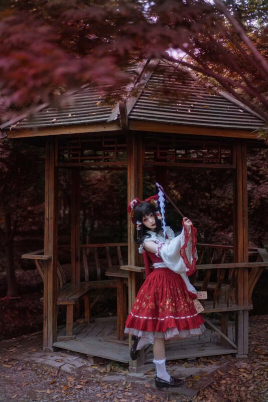 博丽灵梦惊艳cosplay 东方魅力全开-远影归灯