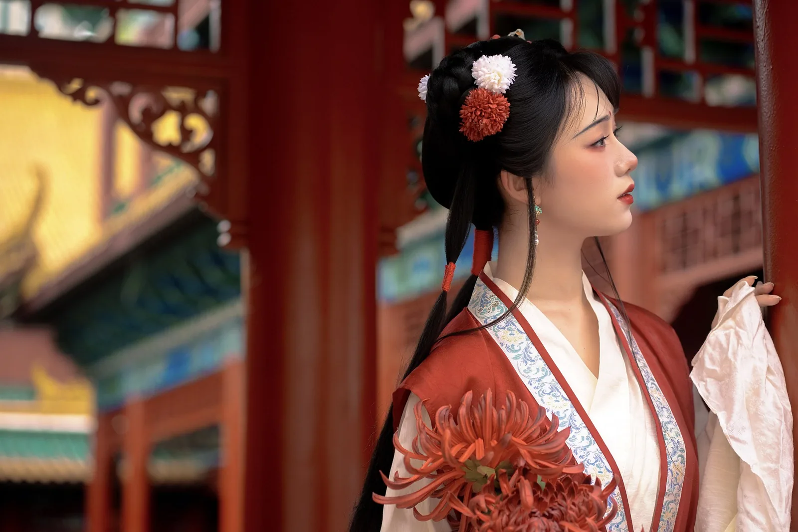 朱红褙子捧菊 · 园林汉服外景人像（10）