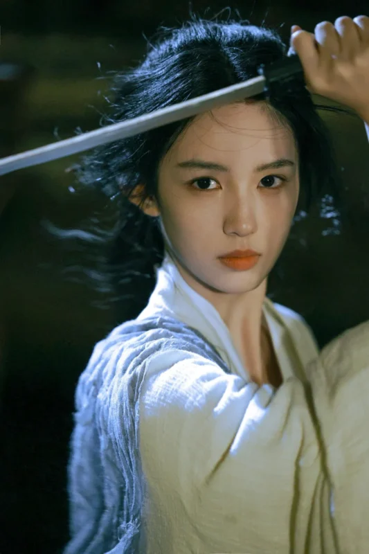 图集｜白衫执剑 · 夜色武侠汉服人像（9P）-远影归灯