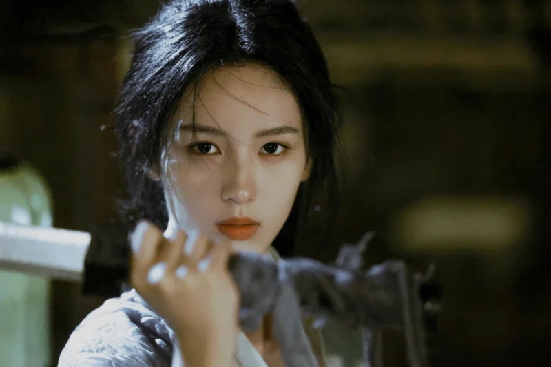 图集｜白衫执剑 · 夜色武侠汉服人像（9P）-远影归灯