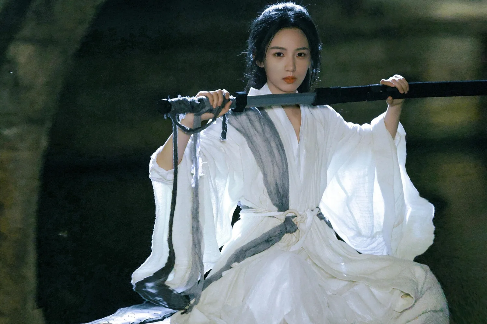 白衫执剑 · 夜色武侠汉服人像（05）