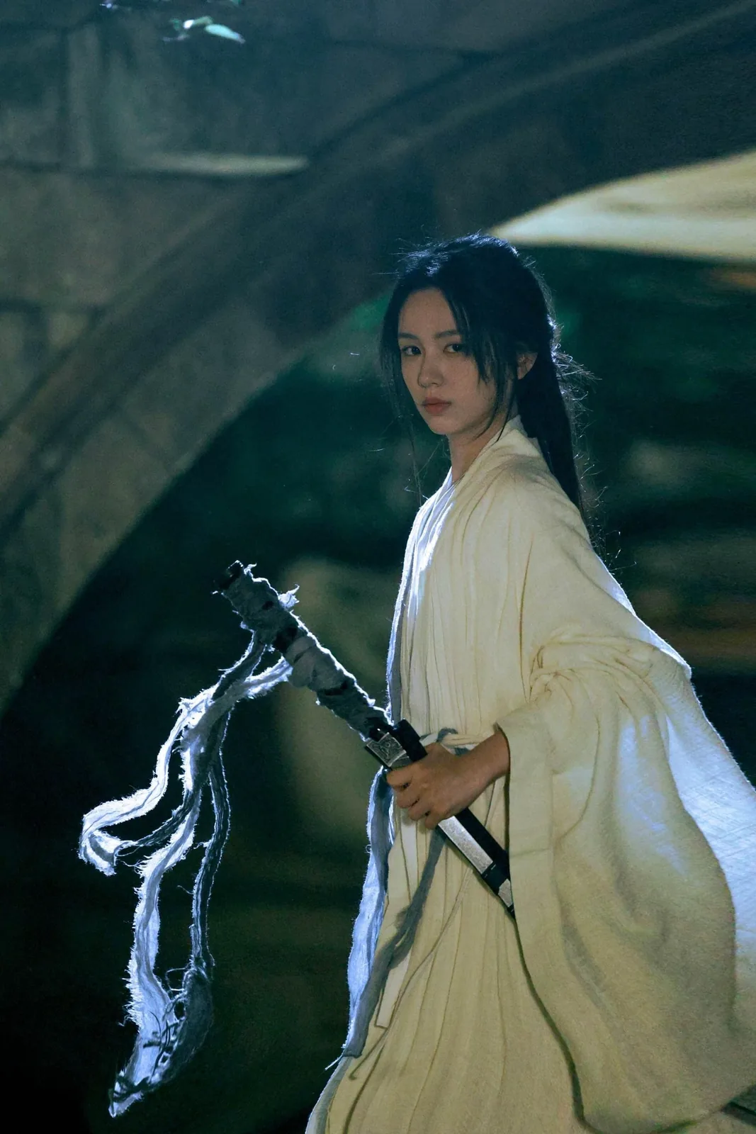 白衫执剑 · 夜色武侠汉服人像（06）