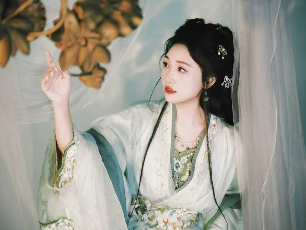 青绿捧荷 · 仙气汉服棚拍人像(07)