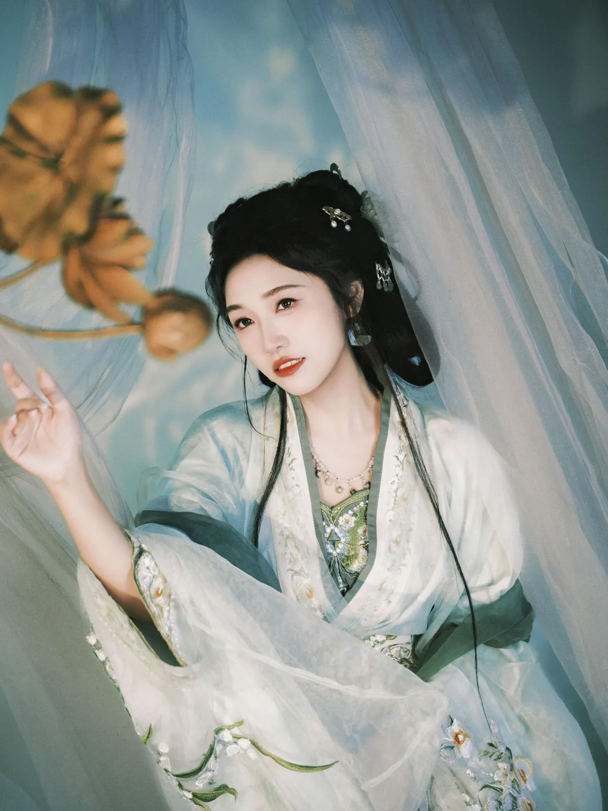 青绿捧荷 · 仙气汉服棚拍人像(09)