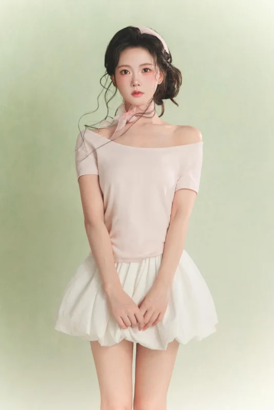 图集｜藕粉露肩捧果 · 柔光棚拍人像（5P）-远影归灯