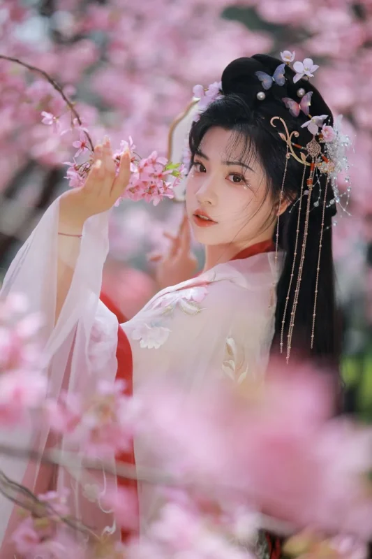 图集｜粉袖执团扇 · 樱花林汉服外景人像（6P）-远影归灯
