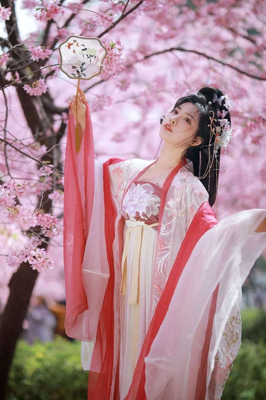 粉袖执团扇 · 樱花林汉服外景人像（05）