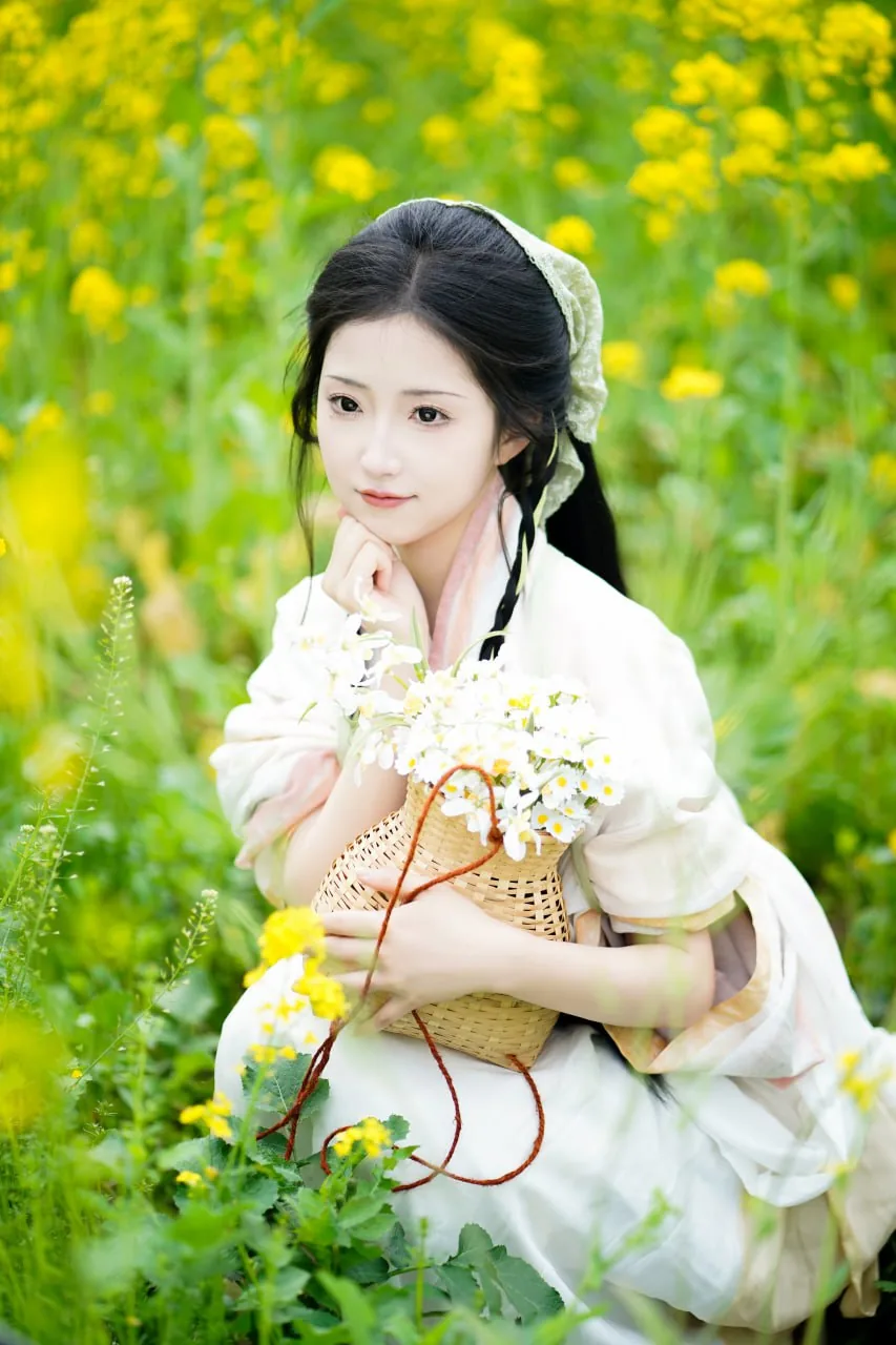素衣背花篮 · 油菜花海汉服外景人像（09）