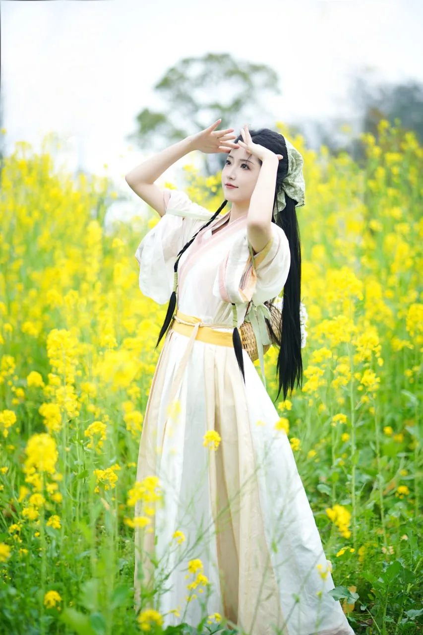 素衣背花篮 · 油菜花海汉服外景人像（21）