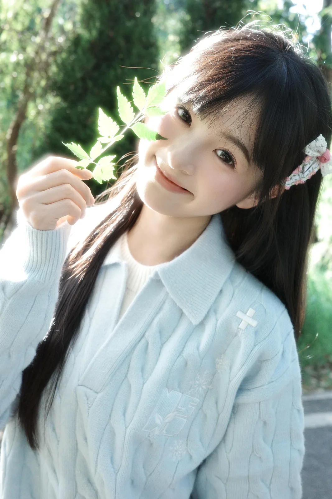浅蓝毛衣粉裙 · 林荫道清新外景人像（10）