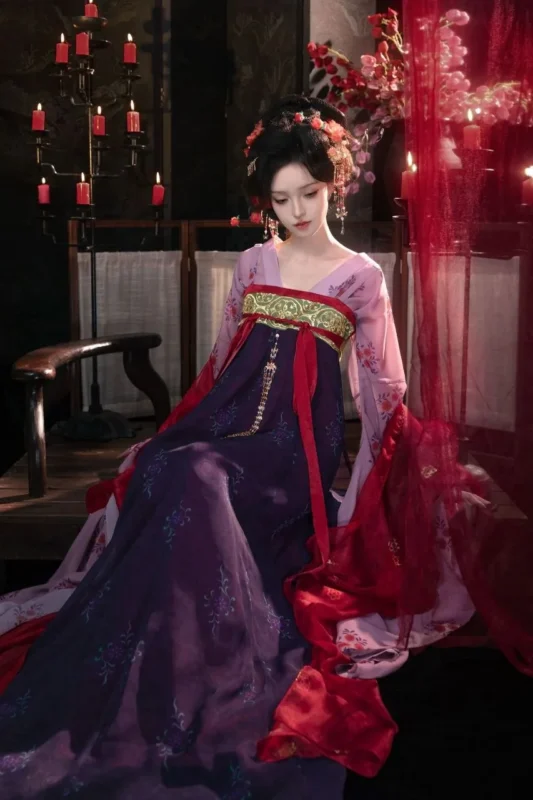 图集｜紫裙红帔烛影 · 唐风齐胸襦裙棚拍人像（6P）-远影归灯