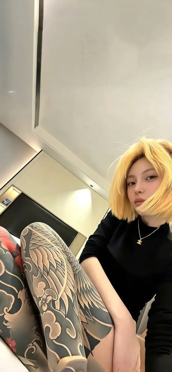 满背刺青 · 居家随拍纹身女生壁纸（03）