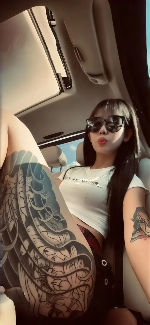 满背刺青 · 居家随拍纹身女生壁纸（05）