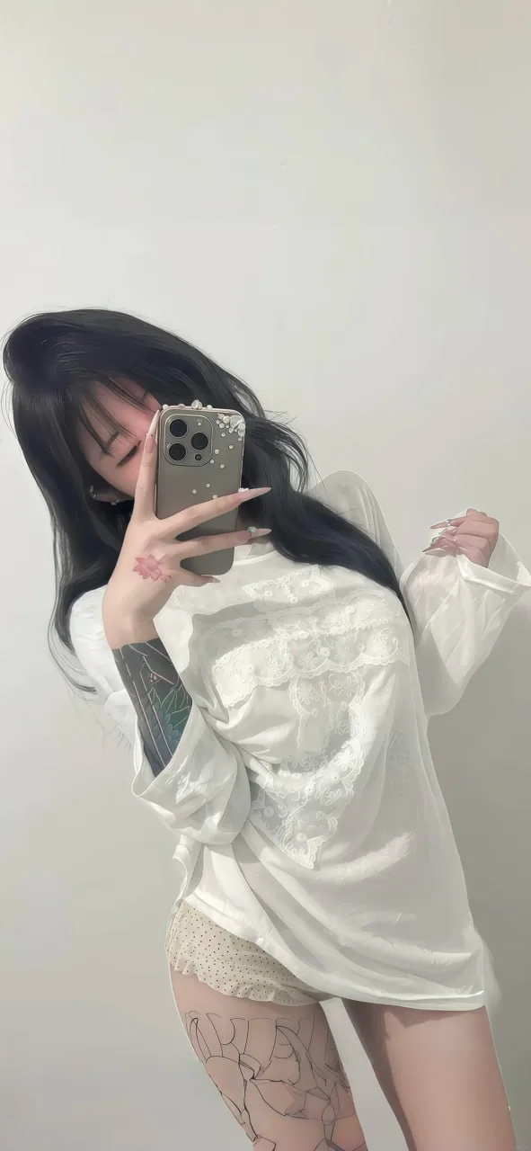 满背刺青 · 居家随拍纹身女生壁纸（07）