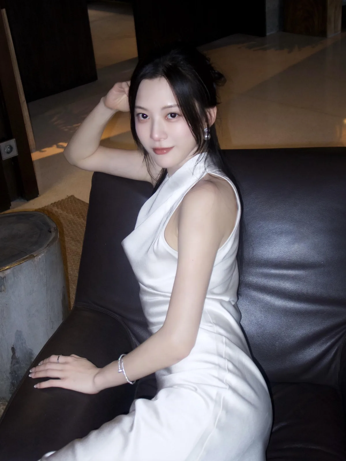 白缎挂脖捧花 · 海边度假清冷人像（06）
