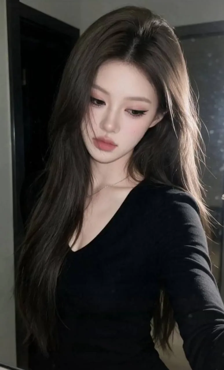 黑衣长发 · 暗调氛围感女生头像（05）