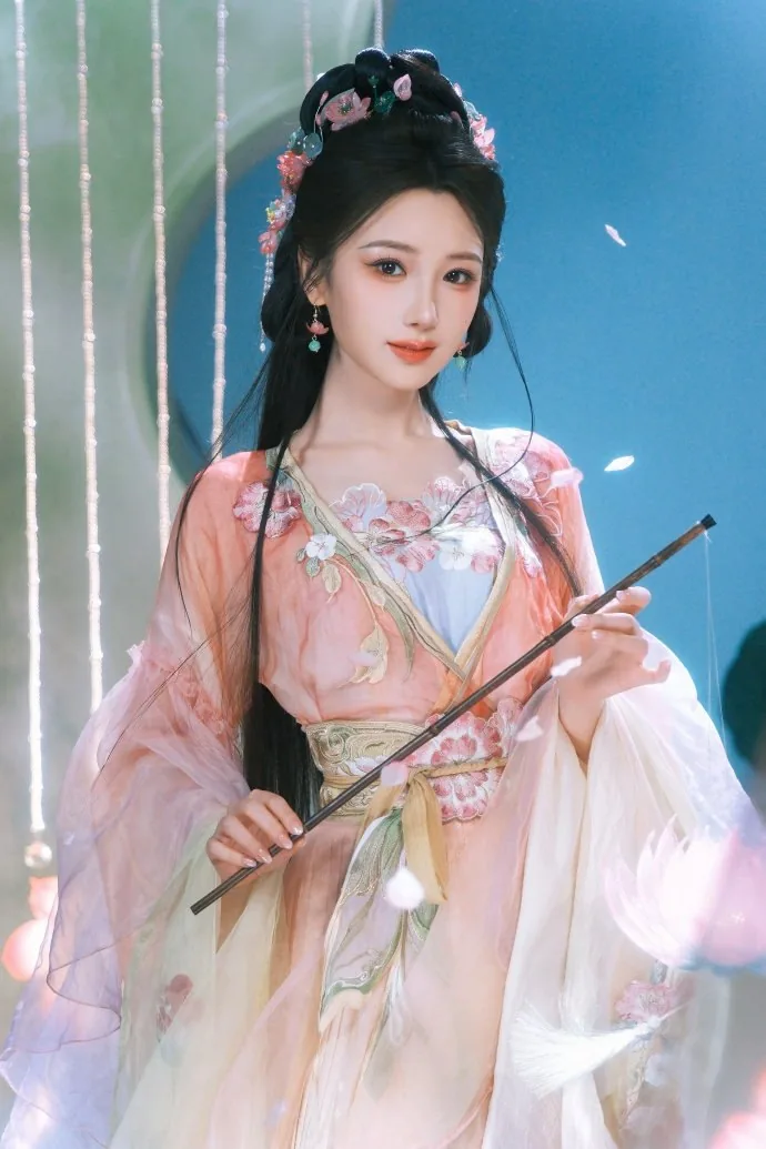 粉纱捧莲 · 荷塘仙子古风汉服写真（07）