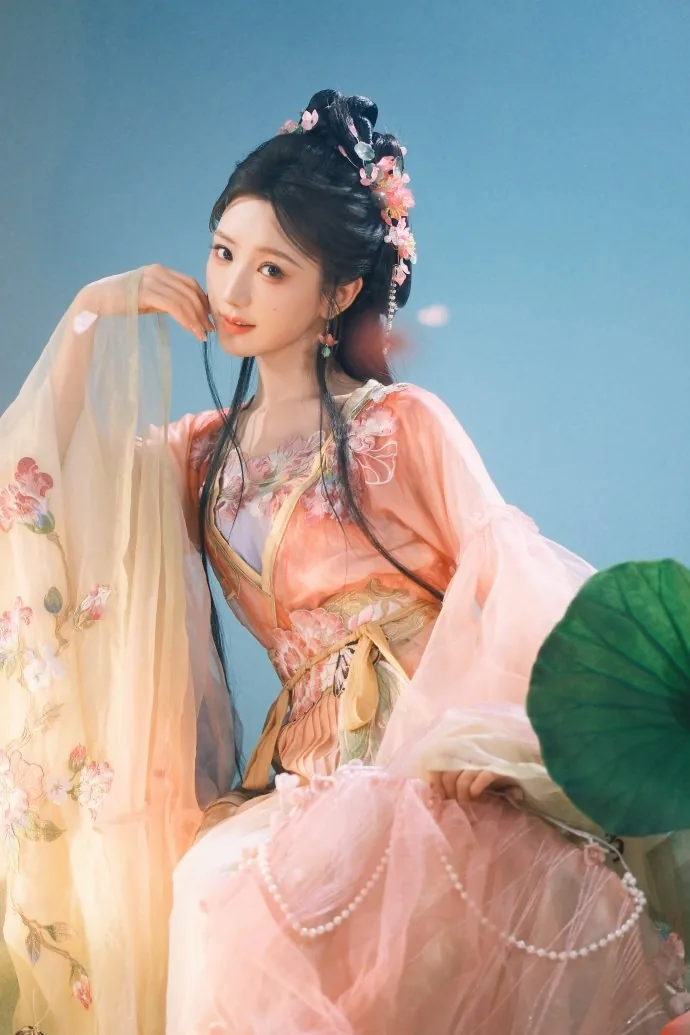粉纱捧莲 · 荷塘仙子古风汉服写真（09）