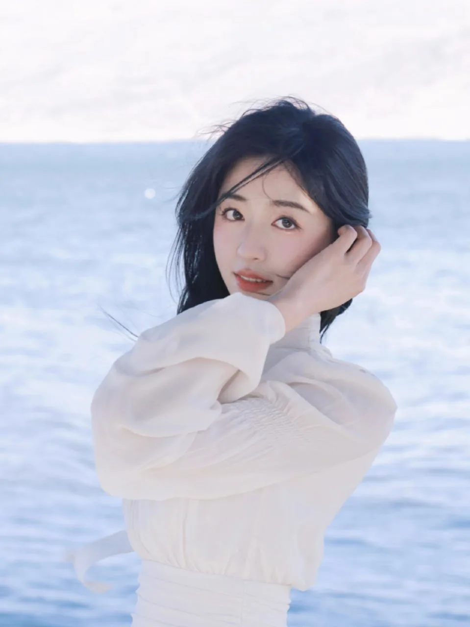 白裙泡泡袖 · 洱海湖畔清新人像写真（02）