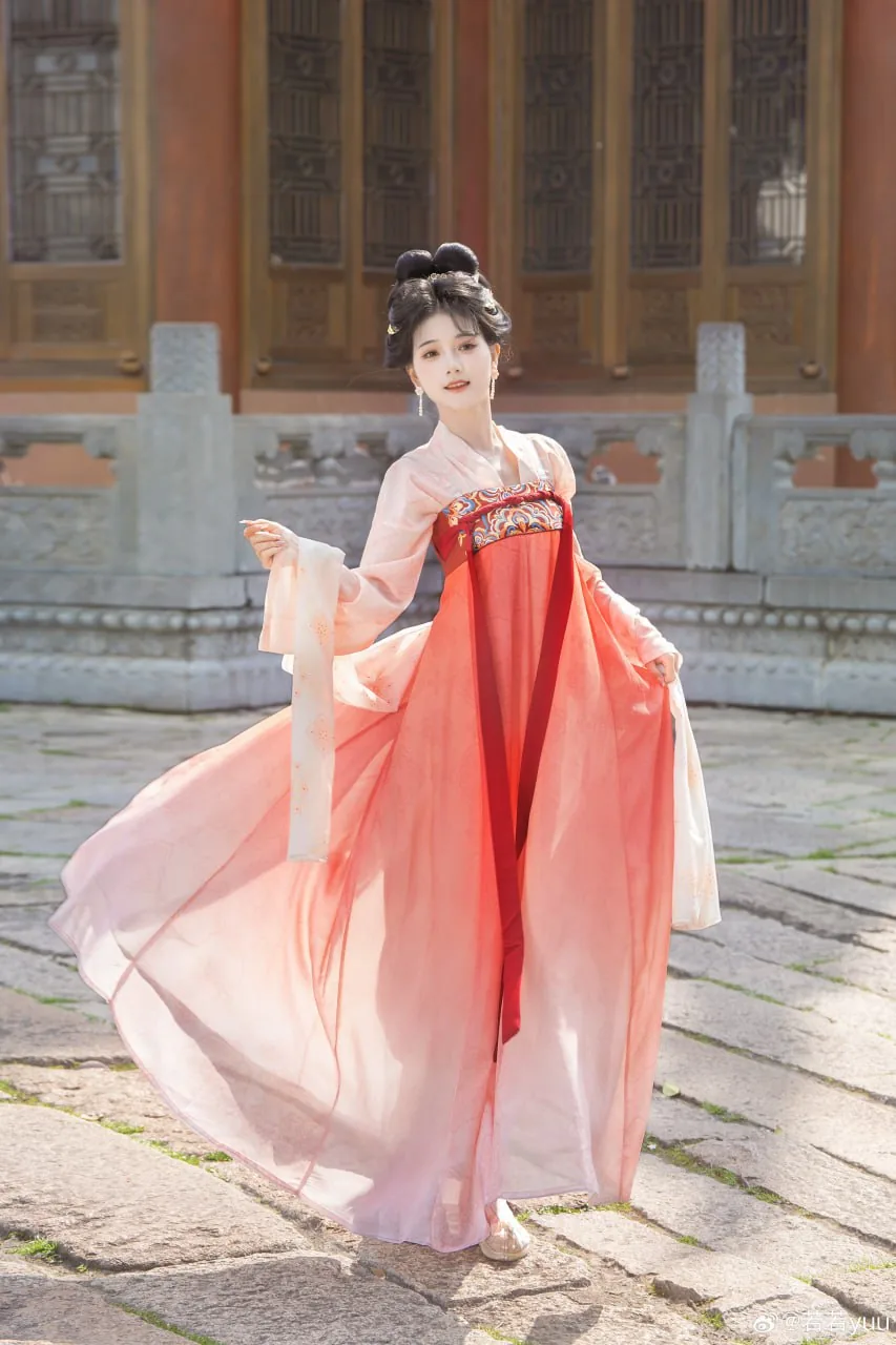 橘衫蓝裙执扇 · 灯笼园林汉服外景人像（06）