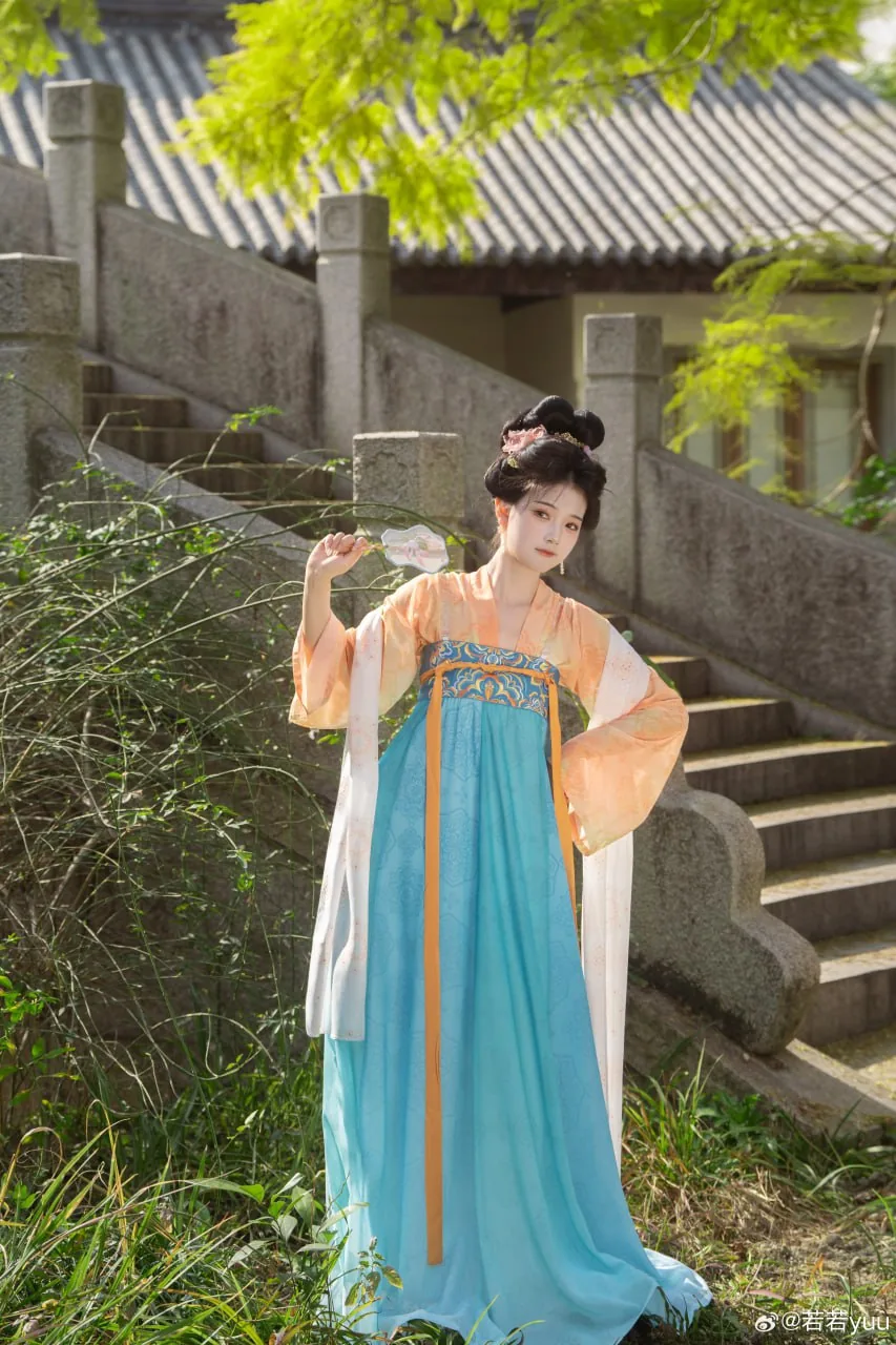 橘衫蓝裙执扇 · 灯笼园林汉服外景人像（09）
