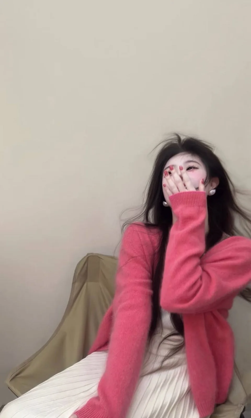 粉绒开衫 · 百褶裙室内元气人像（03）