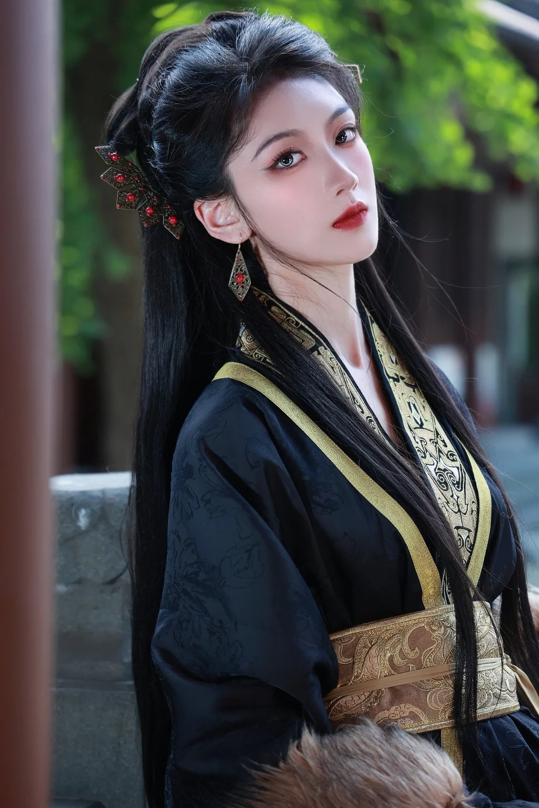 玄衣金纹执傩面 · 园林汉服外景人像（03）