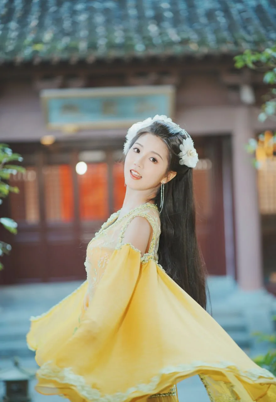 黄衫白花冠 · 园林汉服外景人像（01）