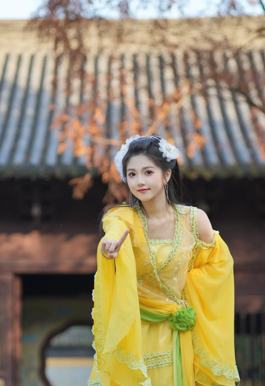 黄衫白花冠 · 园林汉服外景人像（02）