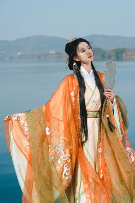 图集｜橘衫执扇 · 古风汉服外景人像写真（9P）-远影归灯